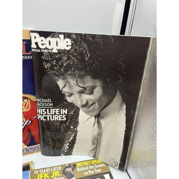 Michael Jackson People Magazine/This Is It His Life in Photos Tribute In Touch - Picture 5 of 14
